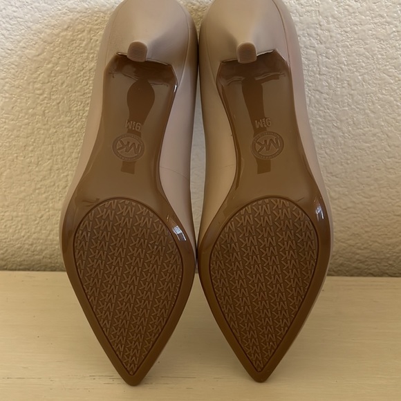 Michael Kors tan leather pump - Picture 6 of 6
